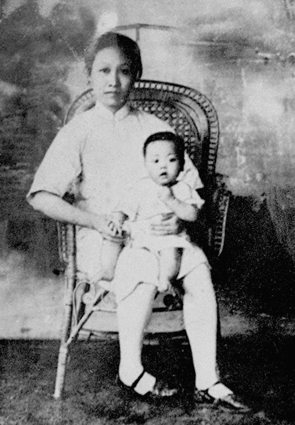 铭记历史 缅怀先烈 | 开往刑场的火车上,她给儿子留下一封绝笔遗书(图2) 铭记历史 缅怀先烈 | 开往刑场的火车上,她给儿子留下一封绝笔遗书(图2)