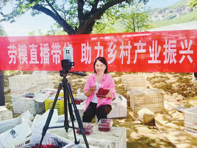 先锋模范 | 郁林英：让“红果果”变成致富果(图1)